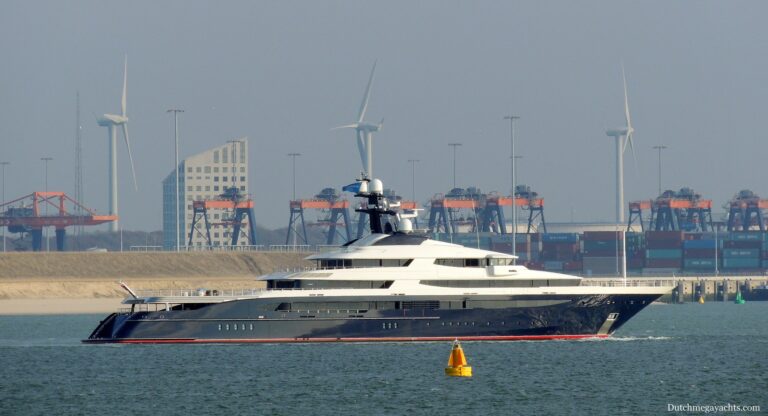 The 92m Yacht EQUANIMITY