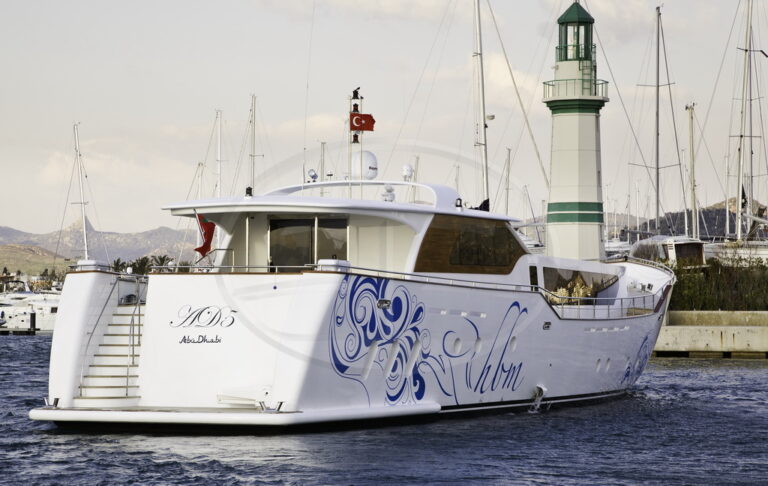 AD5 superyacht - rear view
