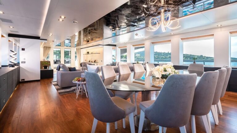 AFRICA I Interior - Dining Area