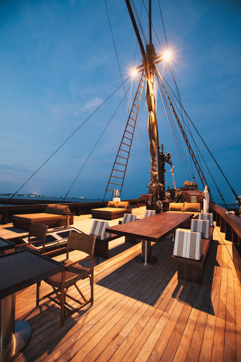 ALILA PURNAMA - Foredeck Dining 2