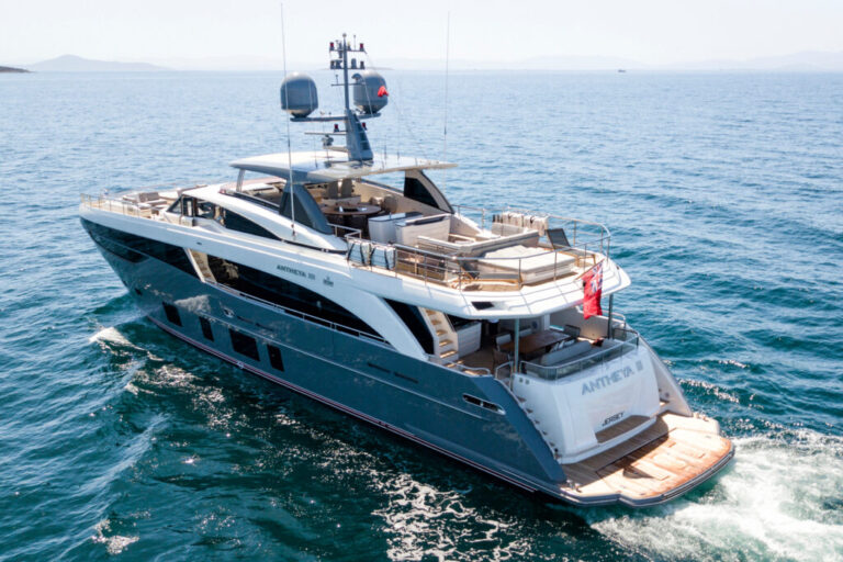 ANTHEYA III Cruising