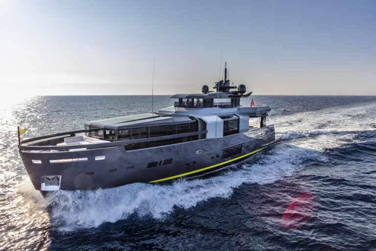 ARCADIA 105 Yacht