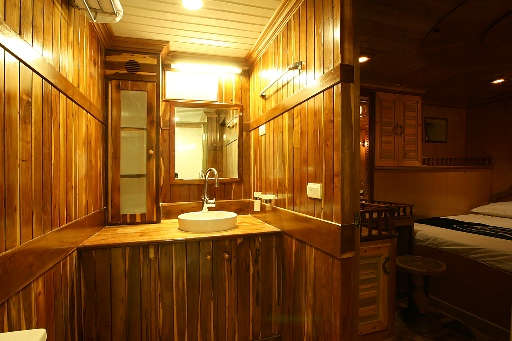 AREVARA - Bathroom