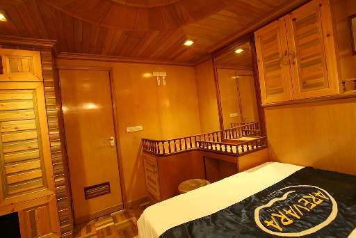 AREVARA - Mini bar and storage