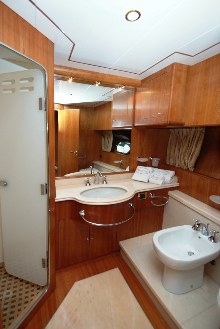 Akios I -  Bathroom