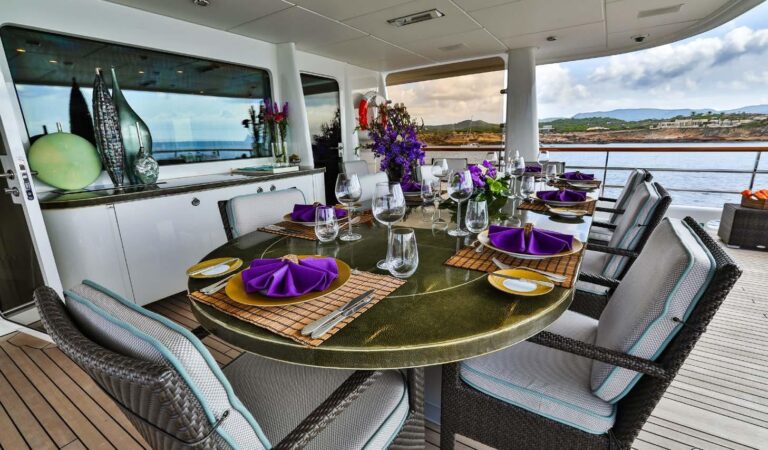 Alfresco Dining Upper Deck
