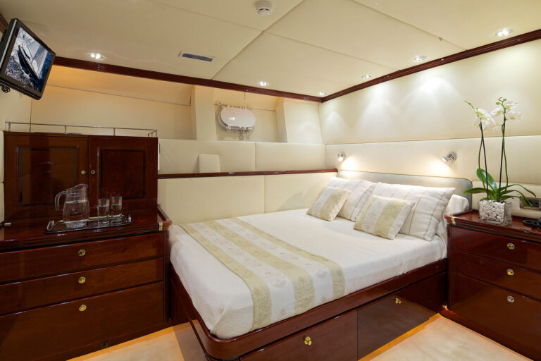 Charter yacht ALLURE A