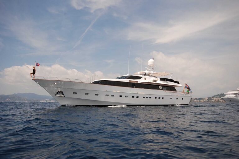 Atlantic Endeavour - Exterior