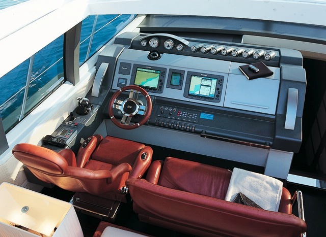 Azimut 62S -  Controls