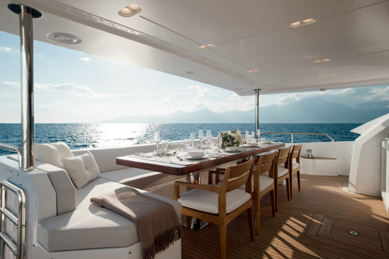 Azimut Grande 95RPH yacht - Cockpit