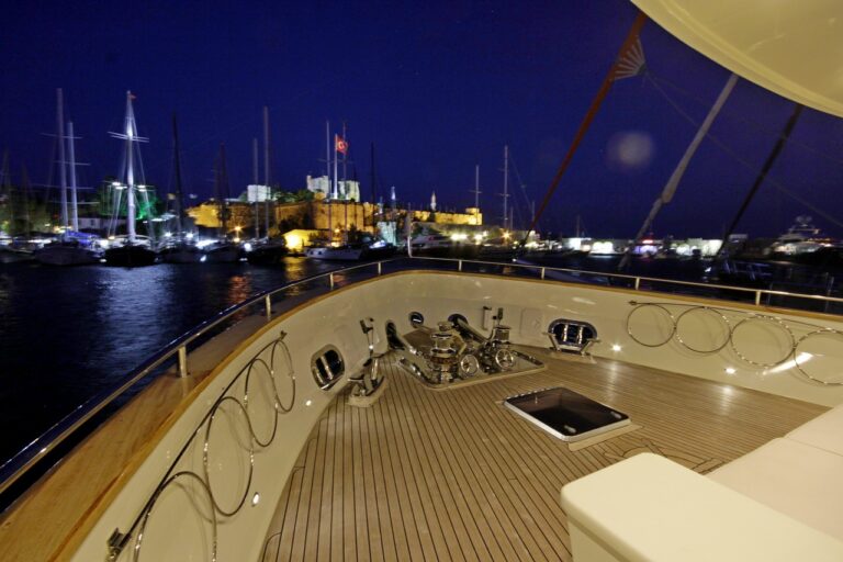 BANDIDO Foredeck