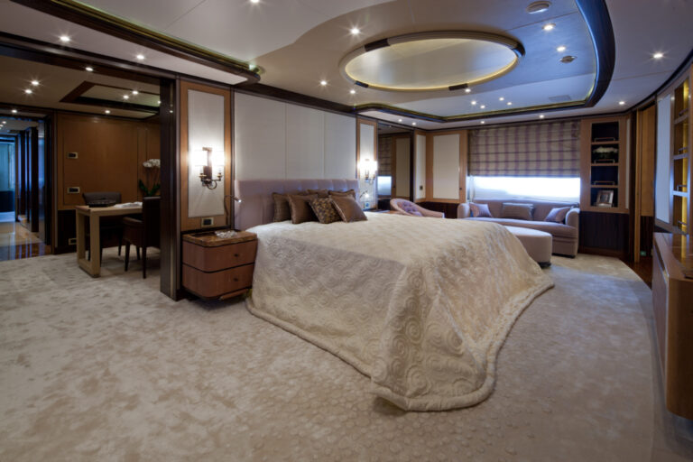 BELLA ANNA SUEPRYACHT BY ISAYACHTS