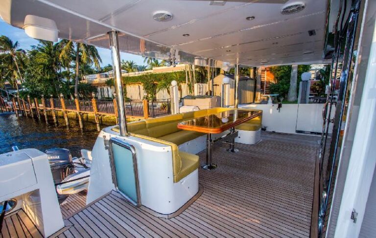 BELLA DONNA II - Aft Deck