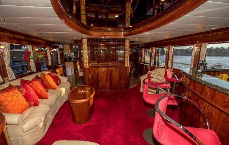 BELLA DONNA II - Main Salon