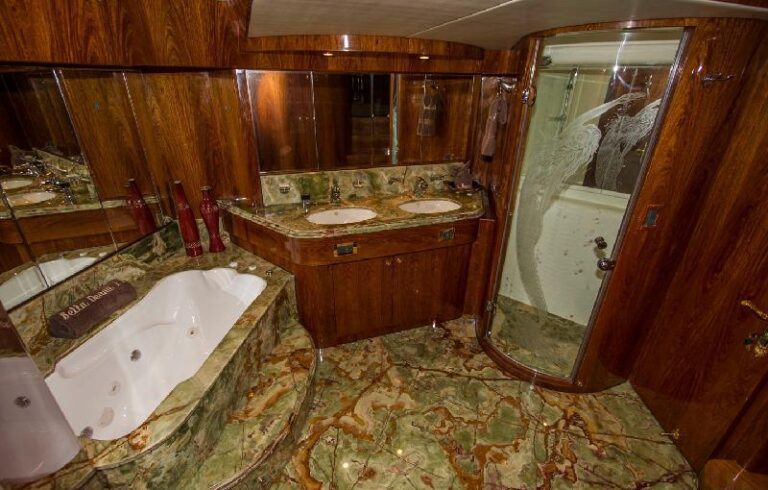 BELLA DONNA II - Master Ensuite