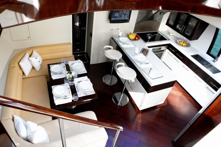 BG - Lower salon
