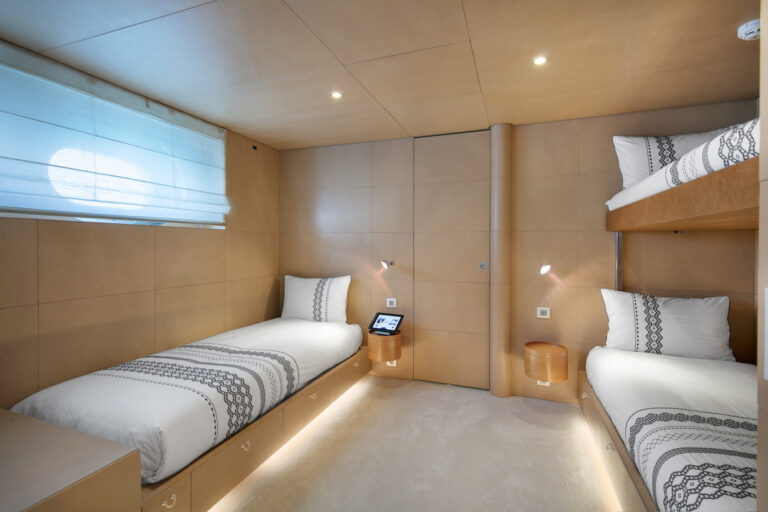 Twin Cabin + Pullman Bed