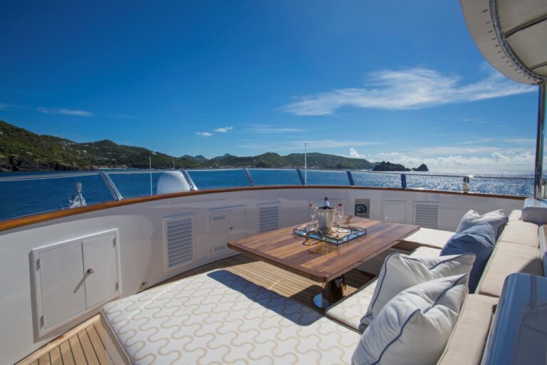 BROADWATER - Upper foredeck