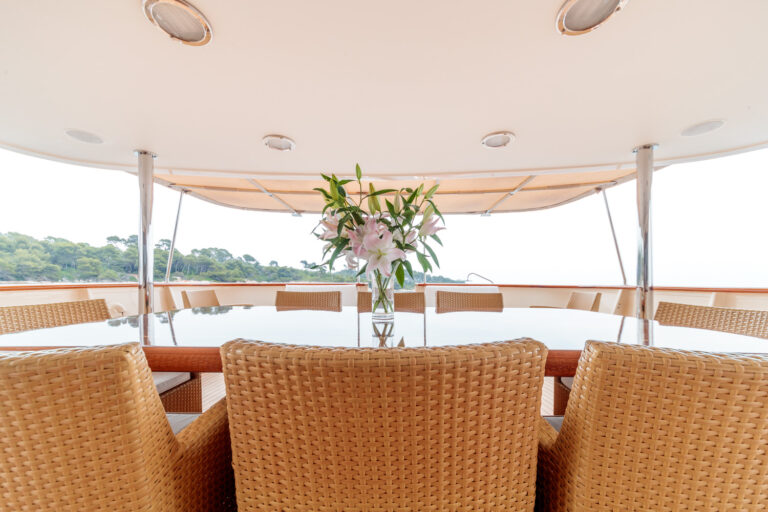 Main deck dining