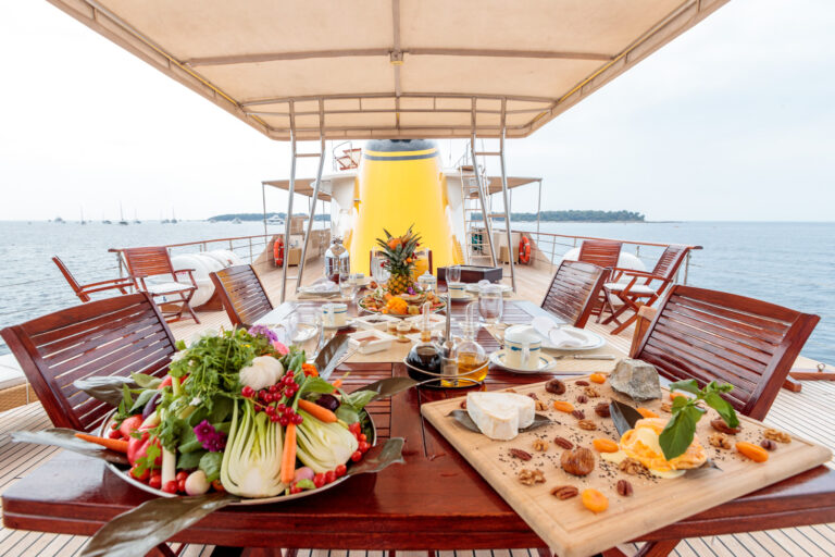 Upper deck dining