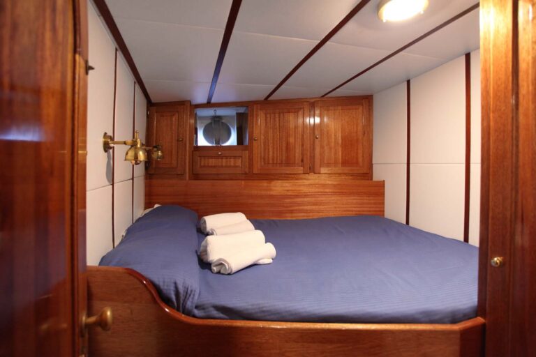 BUENA CHICA 1 - Guest Cabin 2