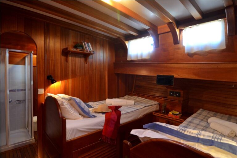 BZ Forward Twin Cabin