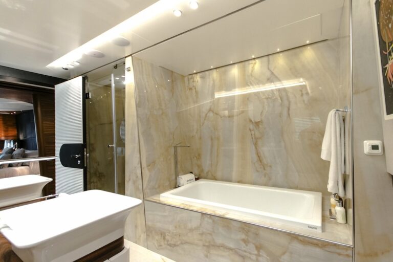 Bathroom - Yacht KATINA