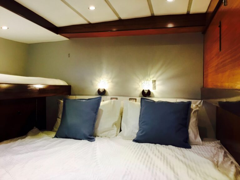 Double cabin