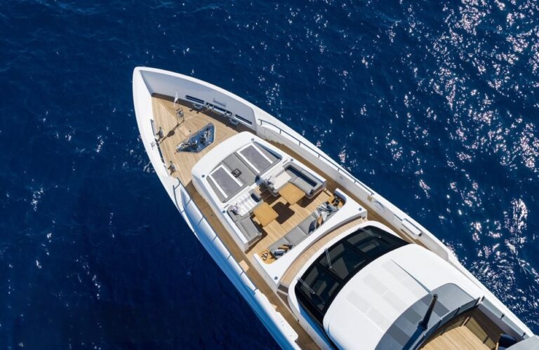 Foredeck Relaxation Area