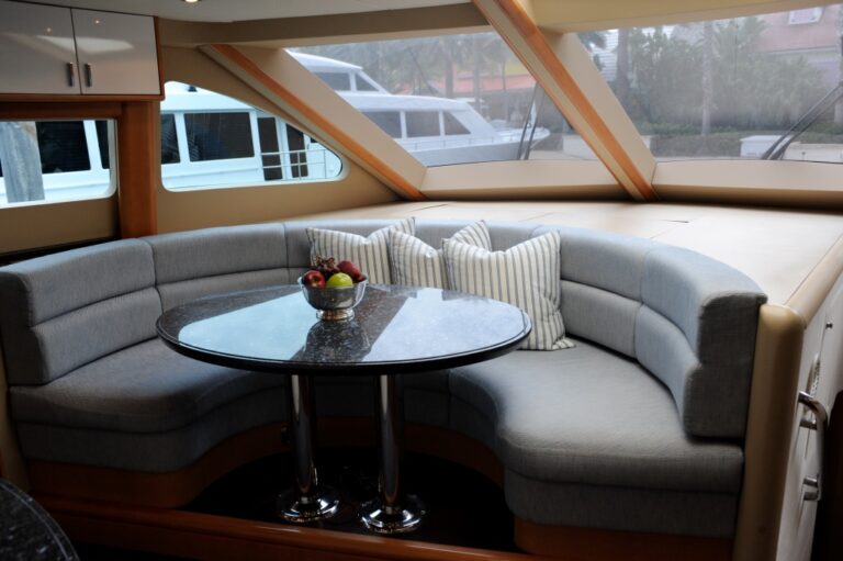 COLD GECKO. - Country Kitchen Seating