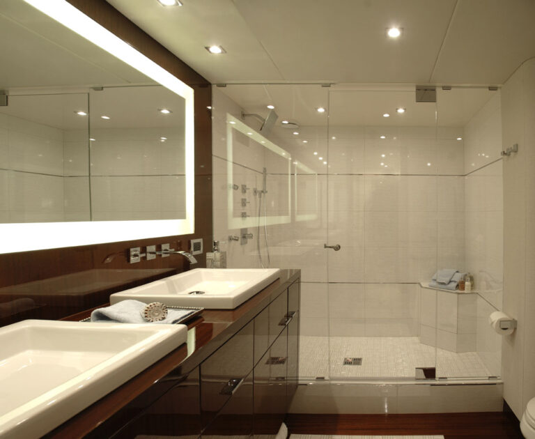 COLD GECKO. - Master Bathroom