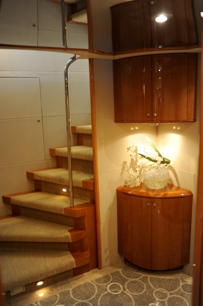 COLD GECKO. - Stairs