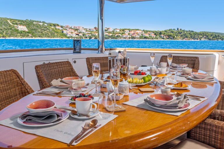 Main Deck Dining