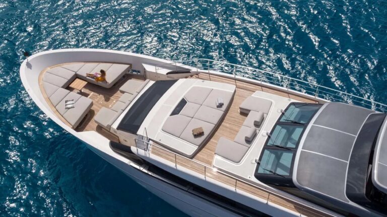 Foredeck Relaxation Area