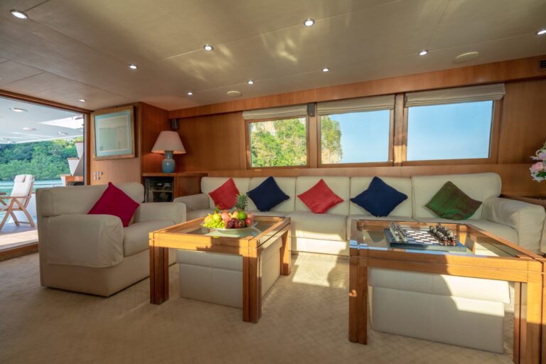 Salon lounge