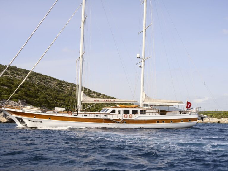 Caner IV Cruising