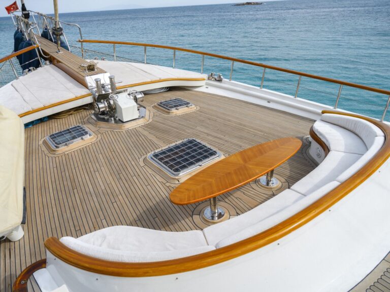 Foredeck view forward