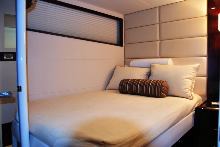 Carbon - Double Cabin