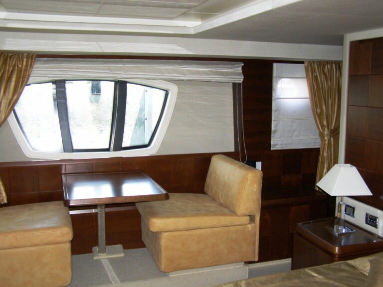 Carcola II Master Lounge