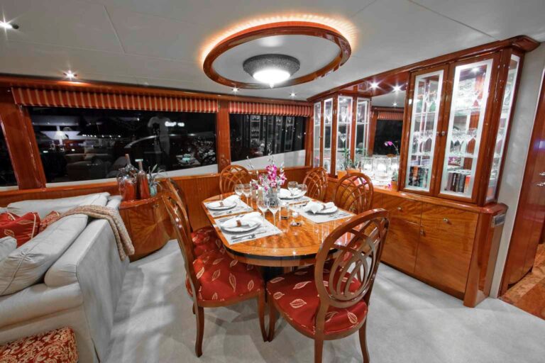 Castaway - Dining area