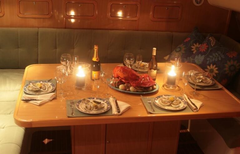 Cat AMAZING GRACE - Formal Dining