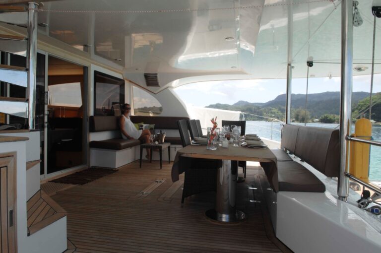 Cat JAMBO - Aft Deck