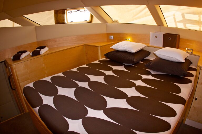 Cat JAMBO - Double Cabin 3