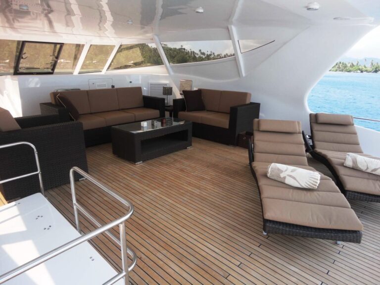 Cat JAMBO - Flybridge