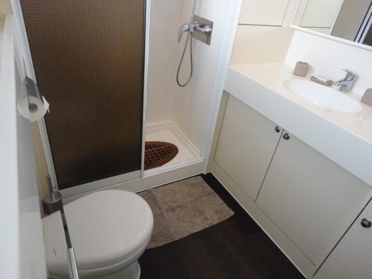 Cat JAMBO - Guest Ensuite