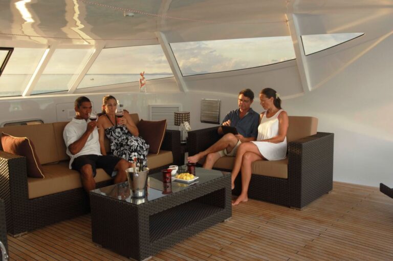 Cat JAMBO - Relaxing on Charter 2
