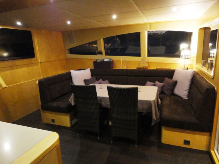 Cat JAMBO - Salon Dining
