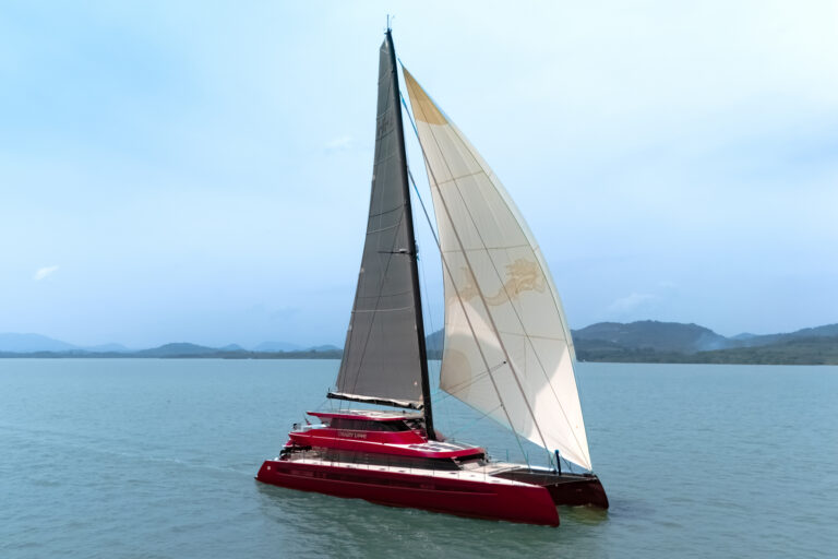 Catamaran CRAZY LOVE Sailing