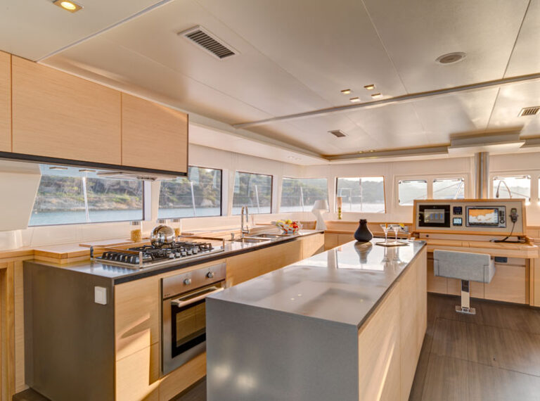 Catamaran DRAGON - Galley