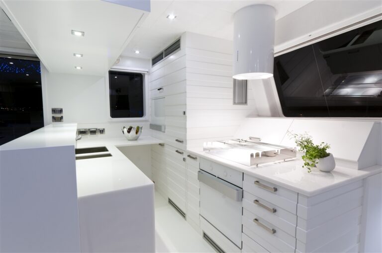 Catamaran DREAMLINER - Galley